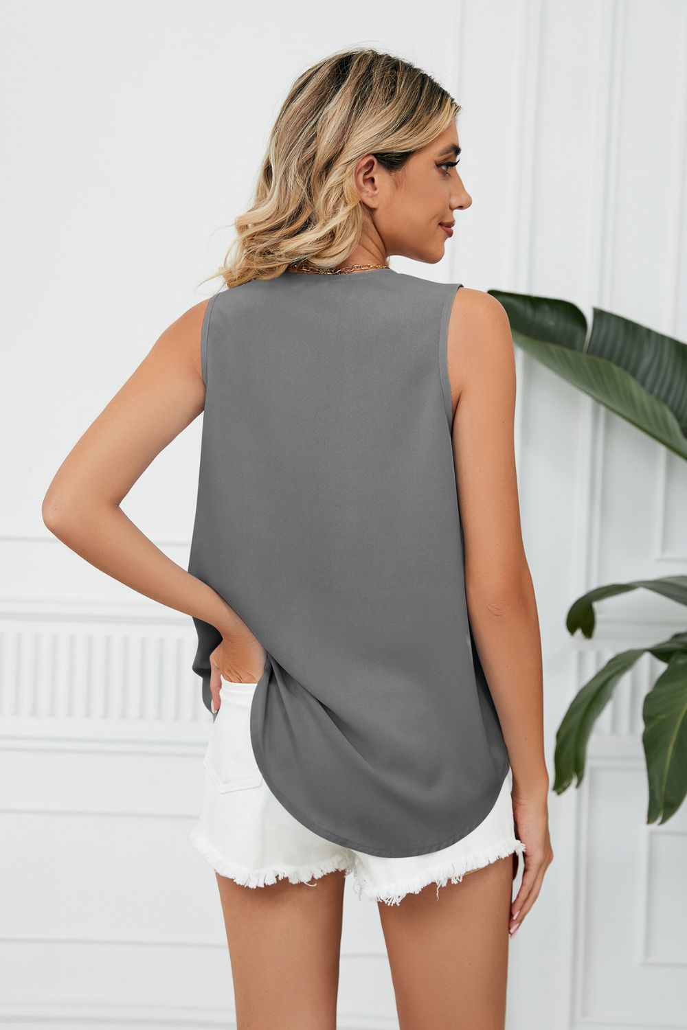 Contrast Trim Plunge Sleeveless Blouse