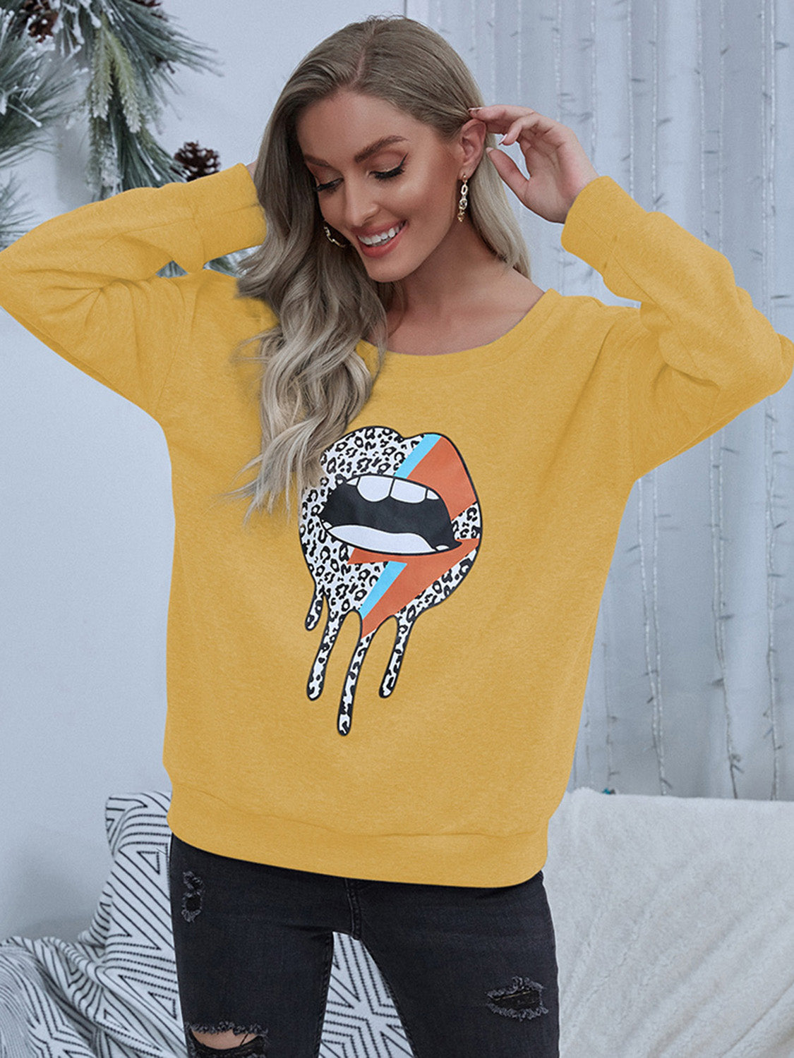 Lip Graphic Round Neck Sweatshirt