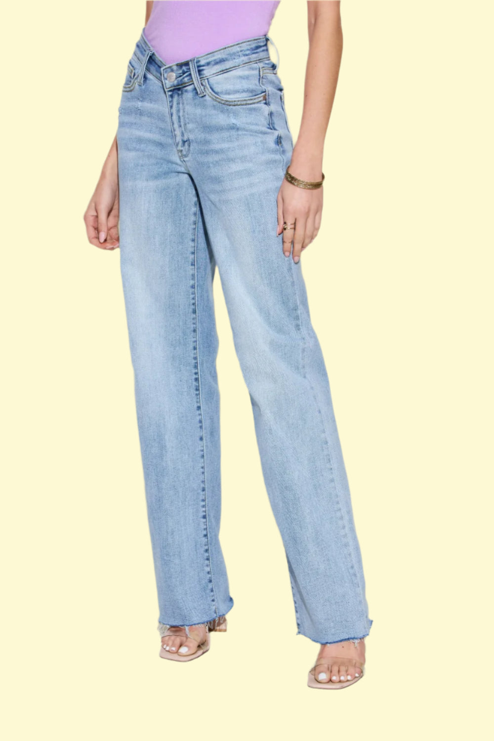 Trendy V-cut waistband jeans