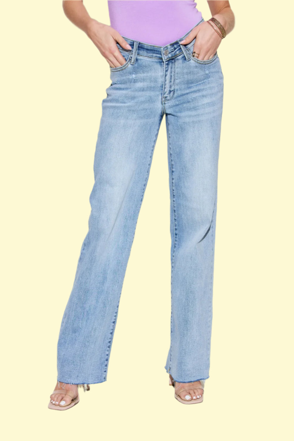 Women’s straight-leg light denim jeans